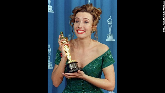 Emma Thompson poses with her Oscar after winning best actress for her role in "Howards End." 