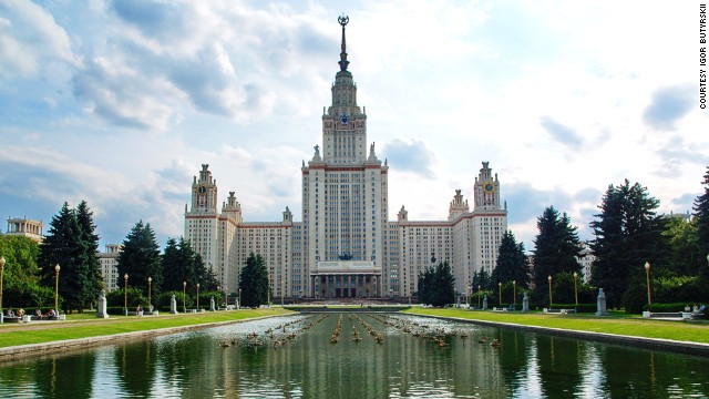 When completed, the building was the seventh tallest skyscraper in the world, and the tallest outside New York. The Russian university in its entirety covers more than 1.6 square kilometers. <strong>Architects:</strong> Lev Vladimirovitch Rudnev. 