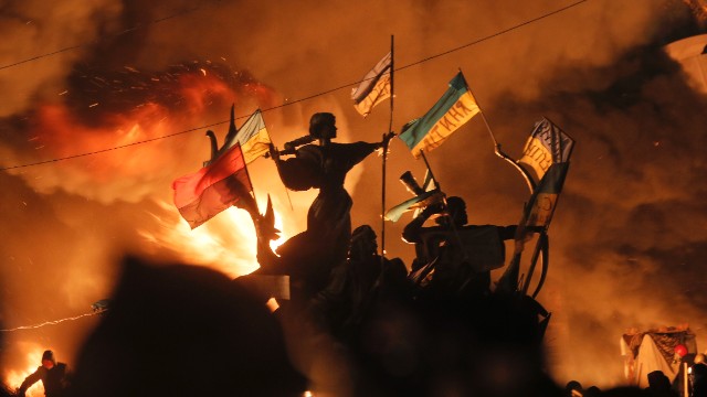 Enfrentamientos entre manifestantes y la policía dejan 25 muertos en Kiev