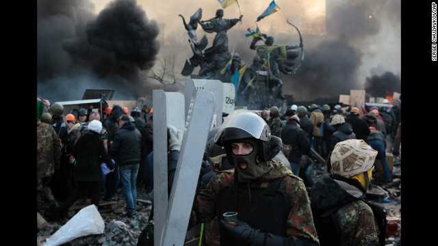 Protesters brace themselves for more violence in Kiev on February 19.