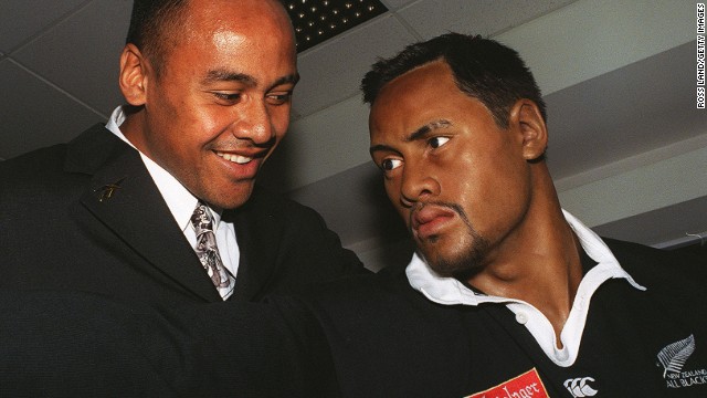 In 1997, Lomu was honored by Madame Tussauds in London, which created a life-size waxwork doll. 
