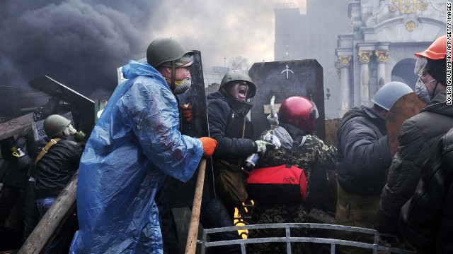 Protesters advance to new positions in Kiev on February 20.