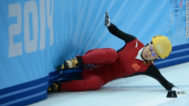 China's Li Jianrou falls in the semifinals of the women's 1,000-meter short track competition on February 21.