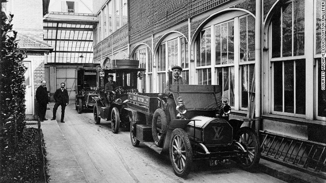 Delivery cars with the famous LV logo are parked in front of the factory in 1909. 