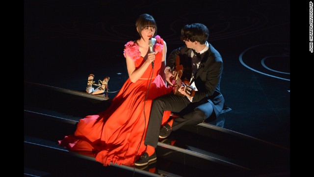 Karen O of the Yeah Yeah Yeahs and Ezra Koenig of Vampire Weekend perform a duet of "The Moon Song."