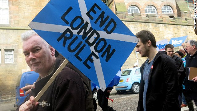 Líderes británicos prometen más poderes para Escocia si se queda