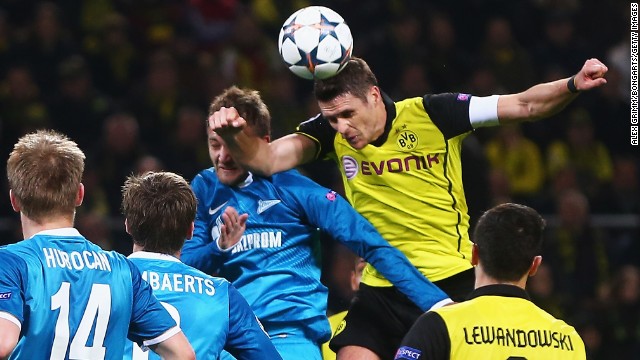 Sebastian Kehl scored for Borussia Dortmund as the 2013 finalist advanced past Zenit St. Petersburg in the other Champions League game. Dortmund lost 2-1 Wednesday but went through 5-4 on aggregate. 