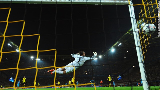 Dortmund keeper Roman Weidenfeller could do nothing, however, on Hulk's stunning opening goal in Germany. 