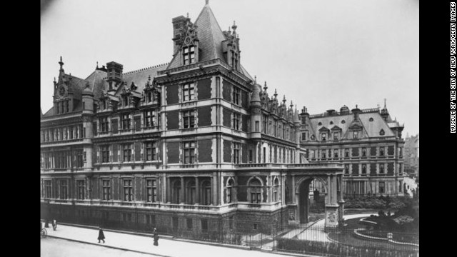 In the early 20th century, industrial tycoons like the Rockefellers and Carnegies amassed fortunes in railroads, steel or oil. Here, a view of Cornelius Vanderbilt's residence in New York in 1908. 