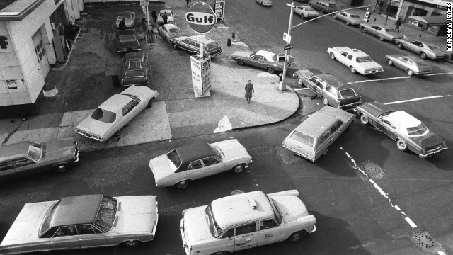 In the 1970s, income inequality began to rise. The economy experienced wage and inflation problems, along with an oil crisis that caused a gasoline shortage. Here, a gas station in New York. 