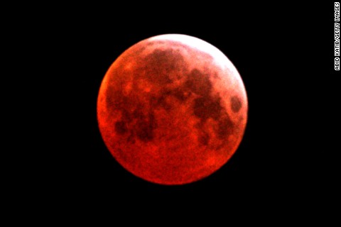140411163359-01-lunar-eclipse-0414-phone