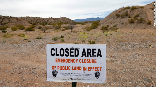 A sign announces the closure of public land during the cattle roundup. 