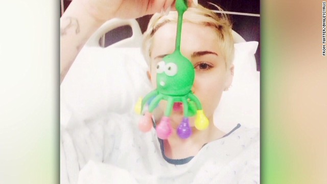Hospitalizan a Miley Cyrus por una reacción alérgica severa a los antibióticos