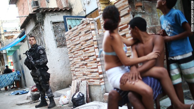 Un día en una favela de Rio previo al Mundial