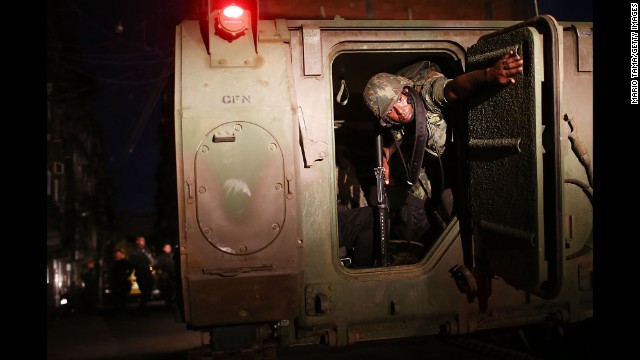 Brazilian troops prepare to enter the Complexo da Mare on March 30.