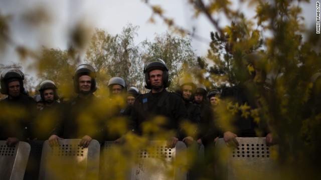 Ukrainian riot police officers stand guard during a pro-Ukrainian demonstration in Donetsk on April 17.