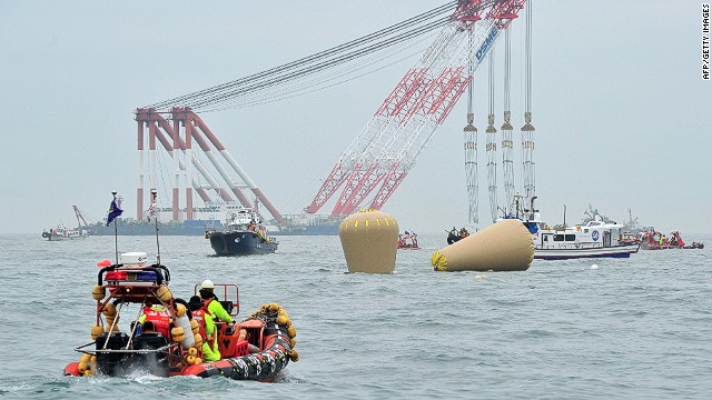Buzos encuentran tres cuerpos dentro del ferry surcoreano Sewol