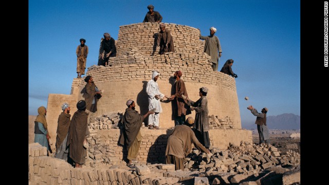 Men work to rebuild a damaged kiln in Kandahar, 1992. 