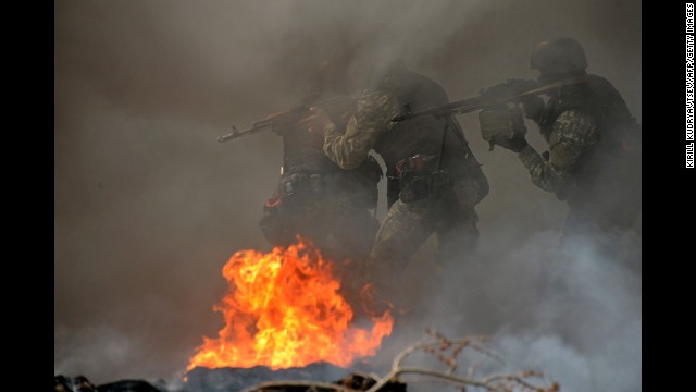 Ukrainian special forces take position at an abandoned roadblock in Slavyansk on April 24.