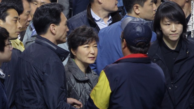 La presidenta de Corea del Sur pide perdón por el hundimiento de 'ferry'