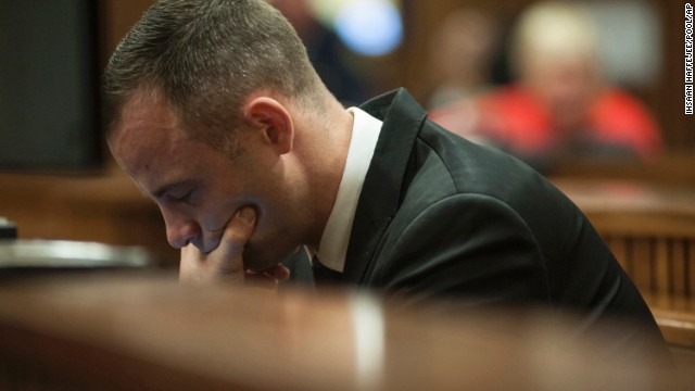 Pistorius “oraba, lloraba y estaba destrozado” tras dispararle a su novia, dicen testigos