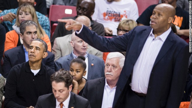Oregon State fires Michelle Obama's brother as basketball coach