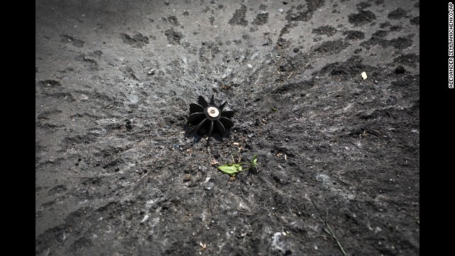 A mortar shell sticks out of the ground at a checkpoint near Slovyansk on May 15.