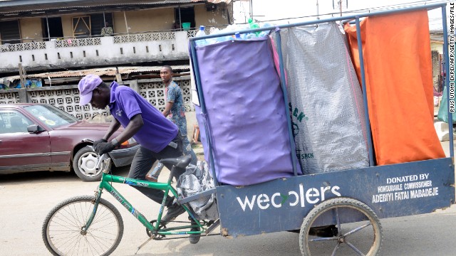 Wecyclers Lagos, 18 milyondan fazla kişinin yaşadığı Nijerya mega atık sorunu ile başa çıkmak için bir teşvik tabanlı bir program kullanarak bir Lagos tabanlı başlangıç olduğunu. 