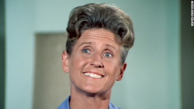 Everyone's favorite housekeeper, Alice Nelson, was played by Ann B. Davis on the sitcom. Davis died on Sunday, June 1, after suffering a subdural hematoma the day before. She never regained consciousness.  https://www.youtube.com/watch?v=ld__suxsY8o Davis retired from show business in the late '70s, but popped up here and there. Davis appeared in commercials and several stage productions, and in the 1995 "Brady Bunch" movie, she played a truck driver, convincing a runaway Jan (Jennifer Elise Cox) to return home.