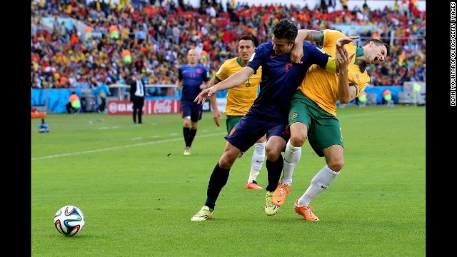 Van Persie fights off Matthew Spiranovic of Australia. 