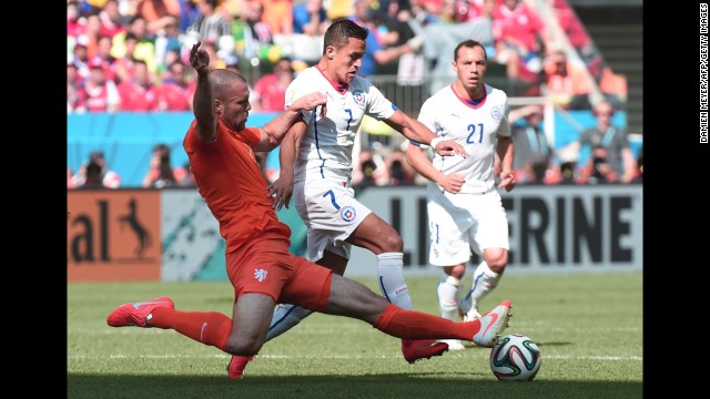 Netherlands defender Ron Vlaar, left, and Chile forward Alexis Sanchez compete for the ball.