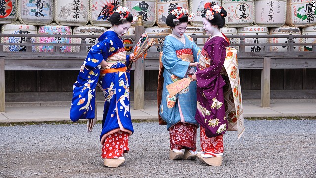 Sometimes, maiko will wear high platform wooden slippers as seen here. Geisha always wear flat ones.