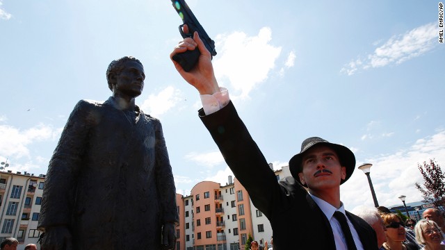 Bosnian actor Jovan Mojsilovic poses with a plastic gun replica at the unveiling of a statue of Gavrilo Princip in Sarajevo, June 27.