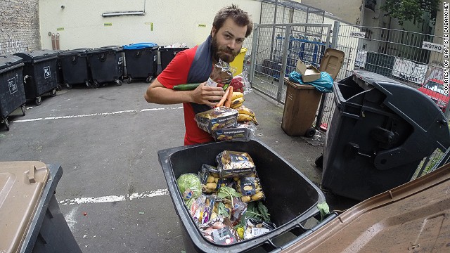 Tour de la basura: un francés lucha contra el desperdicio de comida en su viaje por Europa