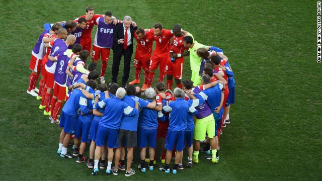 Swiss coach Ottmar Hitzfeld huddles with his players prior to the start of extra time.