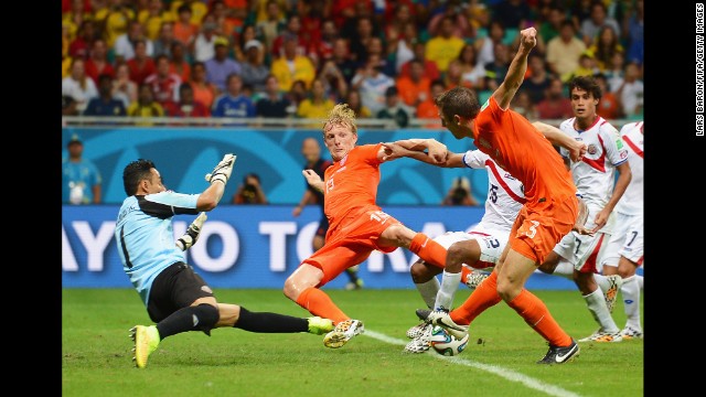 Players of the Netherlands and Costa Rica compete for the ball. 