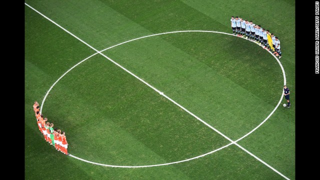 Before the match, the two teams observe a moment of silence for Alfredo Di Stefano, the soccer legend who passed away this week at the age of 88.