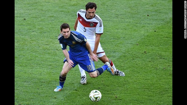 Hummels, right, marks Messi in the first half.