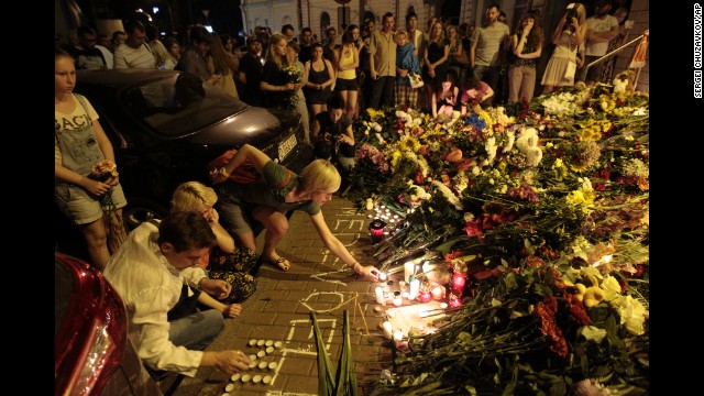 People pay tribute to the victims outside the Dutch Embassy in Kiev on July 17.
