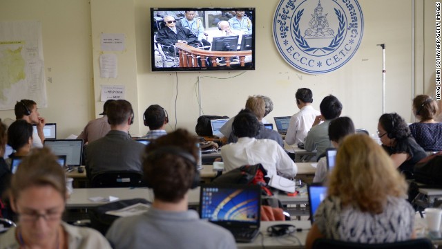Cambodian and international journalists watch a live video feed showing the verdicts in the trial of former Khmer Rouge leader "Brother Number Two," Nuon Chea, and former Khmer Rouge head of state Khieu Samphan, August 7, 2014.