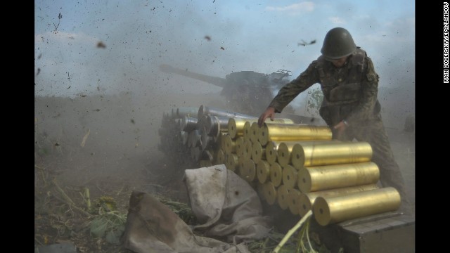 Ukrainian soldiers fire shells toward rebel positions near Pervomaysk, Ukraine, on Saturday, August 2.