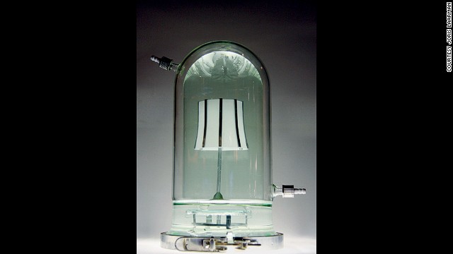  Amsterdam-based Joris Laarman Lab has created this Halflife Lamp, which uses genetically modified hamster cells as a light source