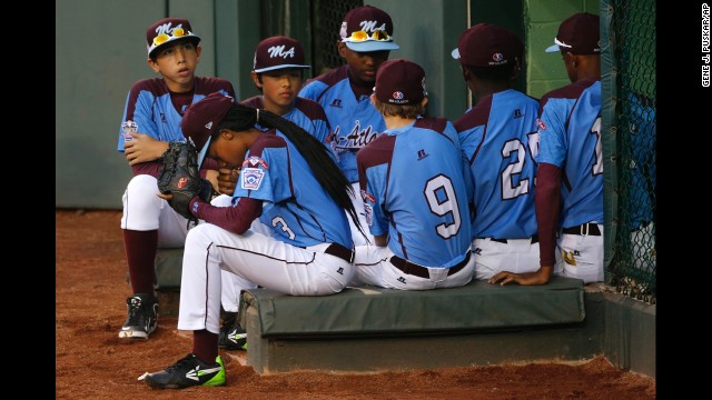 Davis waits to take the field with her teammates on August 20. 