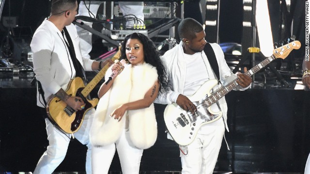 Nicki Minaj and Usher perform at the 2014 MTV Video Music Awards.