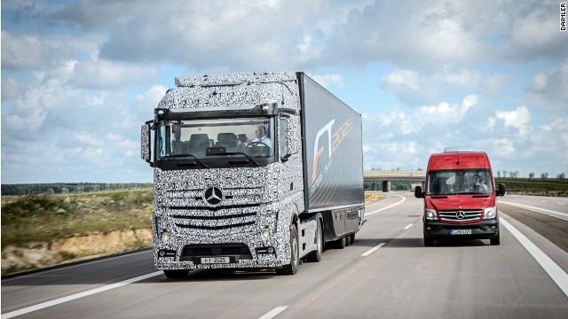 Daimler is developing the Mercedes-Benz Future Truck 2025 -- a driverless lorry that is a potential solution for increased goods traffic.