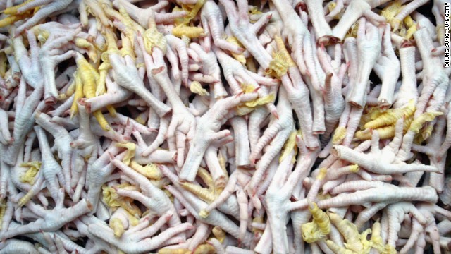 China confisca 30.000 toneladas de patas de pollo contaminadas con peróxido de hidrógeno