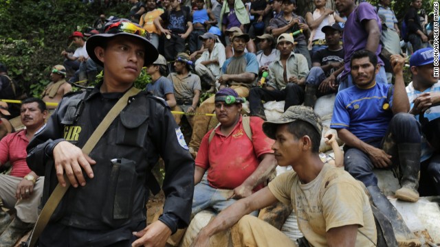 Rescatan 20 mineros atrapados bajo tierra durante horas en Nicaragua