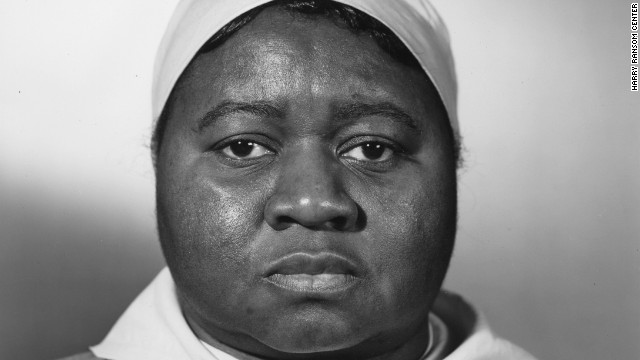 Hattie McDaniel received the best supporting actress Oscar for her role as Mammy, becoming the first African-American to win an Academy Award. 