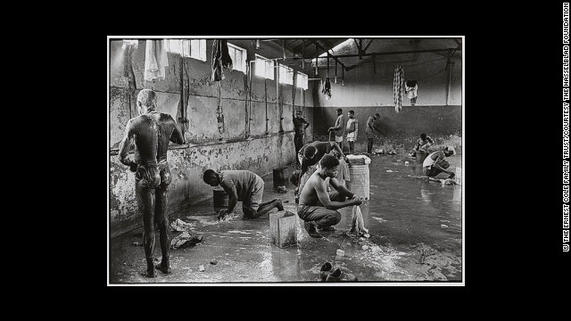 No known caption (According to Struan Robertson, washing conditions at the mines were primitive. Shower rooms were crowded with men trying to bathe while others did their meager laundry.)
