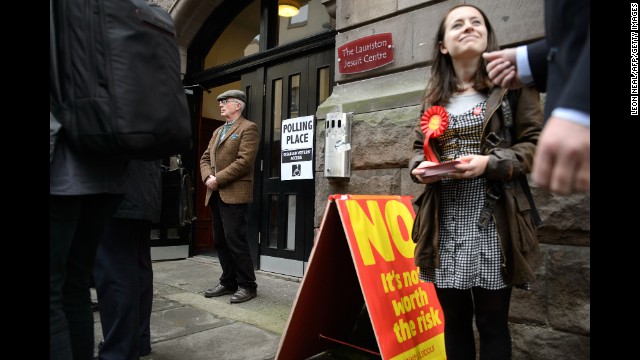 Campaigners on both sides of the issue stand outside a polling station in Edinburgh on September 18.